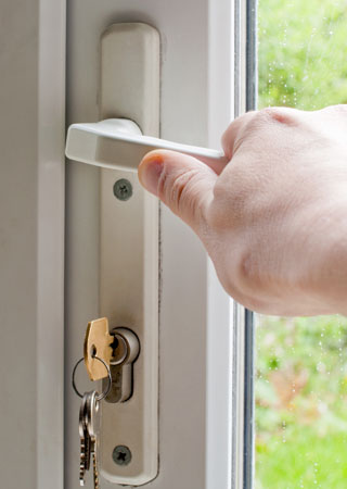 We fit all types of locks on wood or PVC doors.